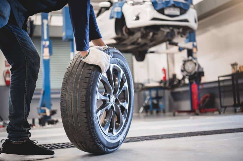 pneus entretien remplacement garage voiture automobile véhicule réparation