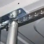 Astuces pour bien installer une barre d'arrimage télescopique sur votre utilitaire