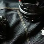 Quels sont les équipements indispensables pour conduire une moto