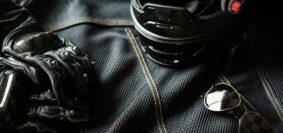 Quels sont les équipements indispensables pour conduire une moto