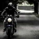 Le t-shirt est-il conseillé pour la moto ?